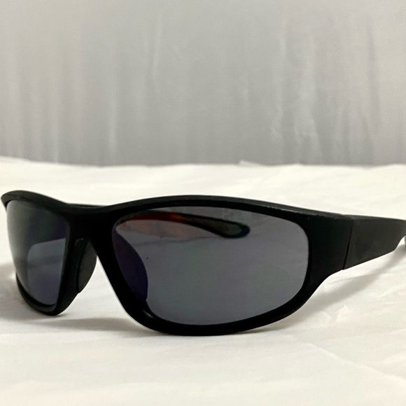 Foster Grant Fast Lane AH1220 CGR sunglasses - Picture 11 of 11